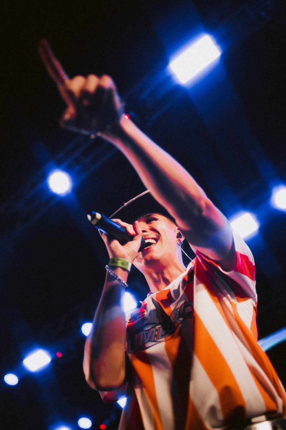 Lucas Gavvi singing on stage, pointing at the crowd